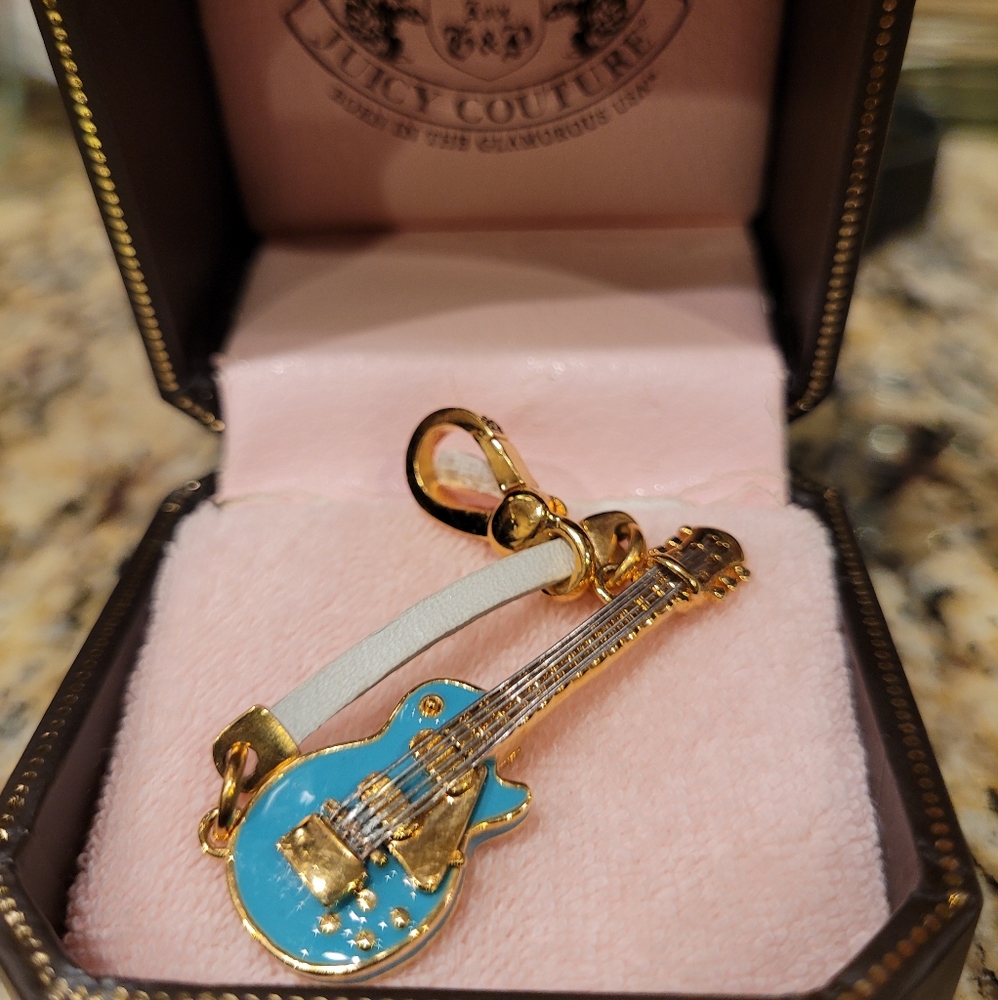 JUICY COUTURE VINTAGE GUITAR CHARM - Picture 1 of 5